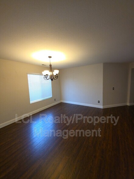 Building Photo - 25025 Clover Creek Ln