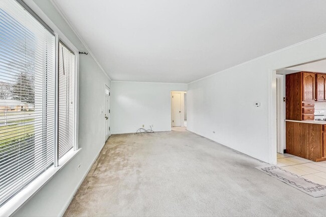 Building Photo - 733 E Rockland Rd