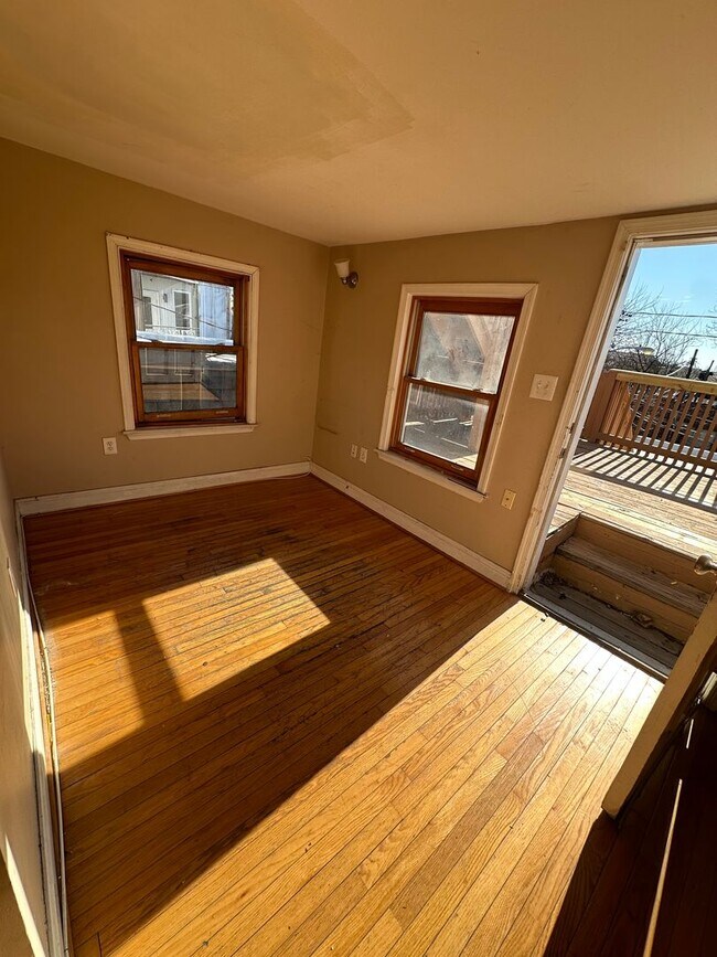 Building Photo - 1209 Hollins St