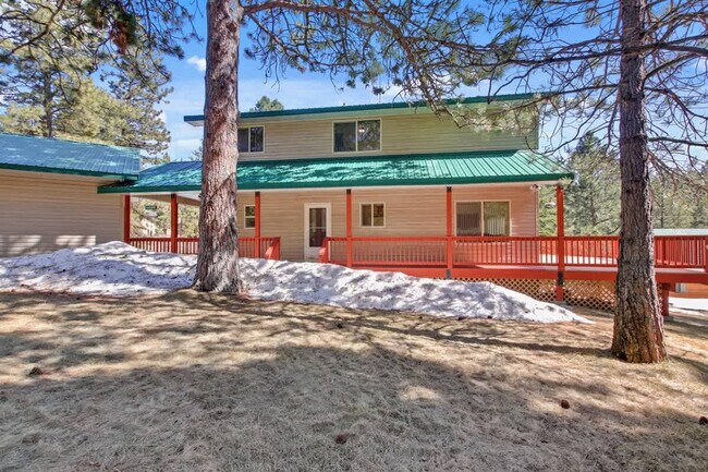 Building Photo - 1496 Pine Ridge Dr