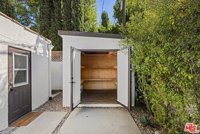 Building Photo - 1169 S Sierra Bonita Ave