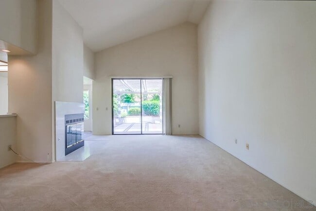 Building Photo - 11742 Avenida Sivrita