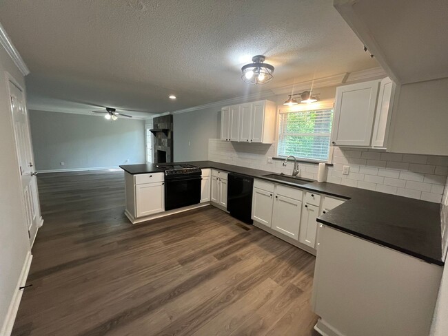 Building Photo - Sherwood Rental