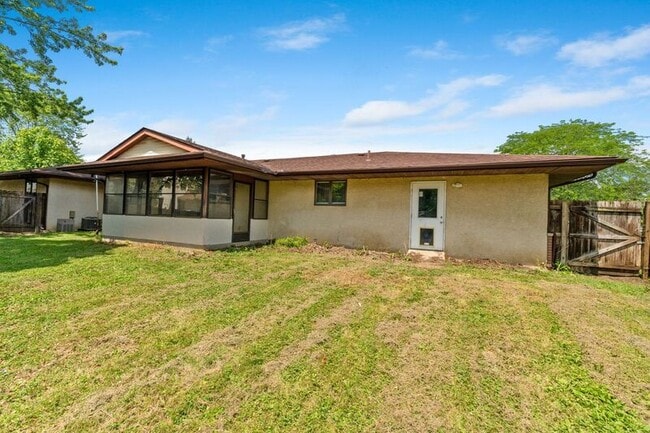 Building Photo - 1360 Yorkland Rd