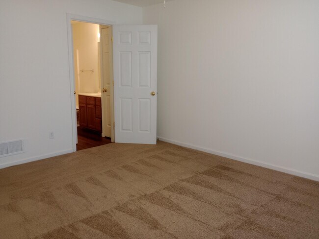 Building Photo - 1724 Louise Cir