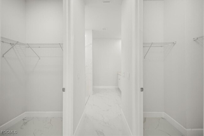 Building Photo - 9 NW 14th Pl