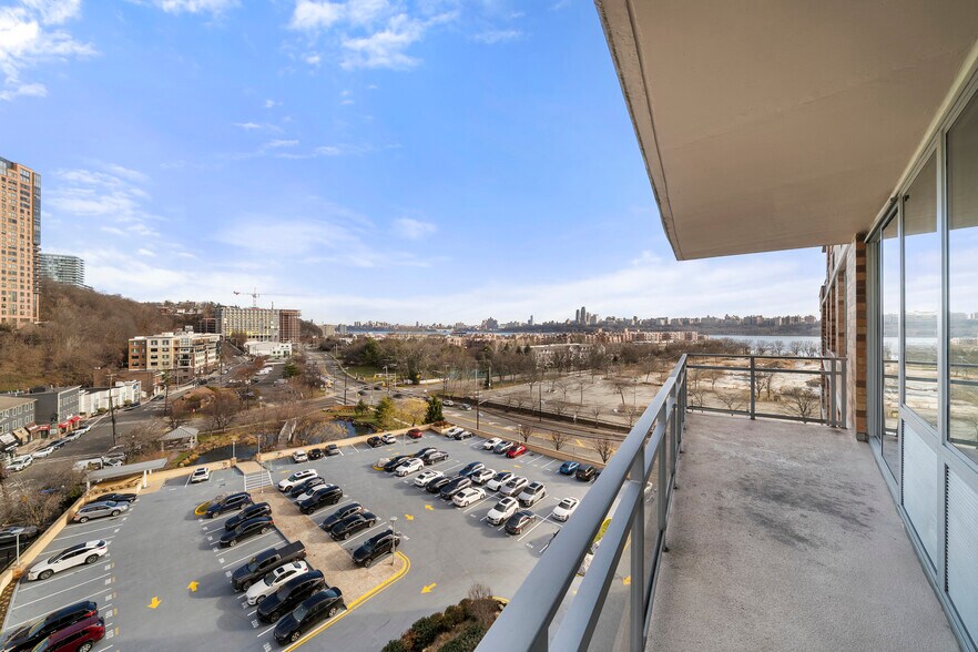 Building Photo - 917 Hudson Park