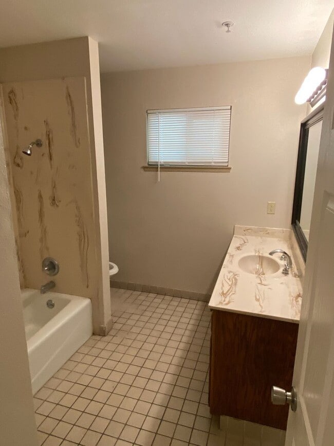 Building Photo - 3710 W Sunnyside Ct