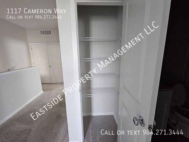Building Photo - 1117 Cameron Wy