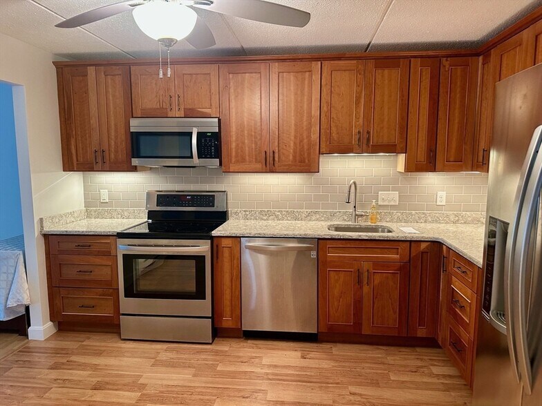 Building Photo - 146 Marble St