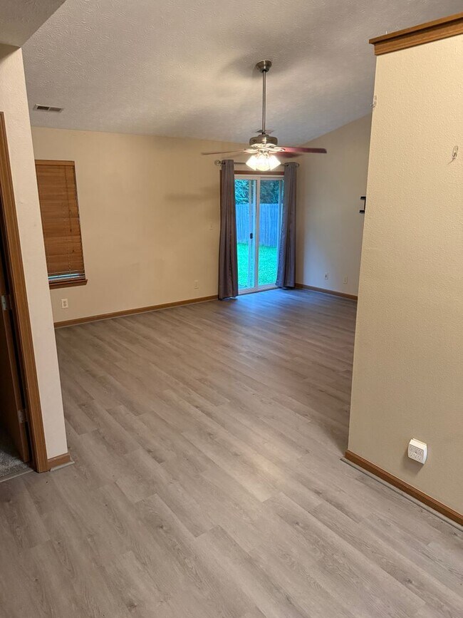 Building Photo - 3140 Stratus Dr