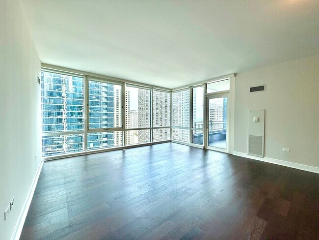 Building Photo - 505 N McClurg Ct