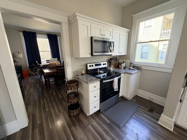 Building Photo - 124 Linden Ave