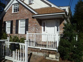 Building Photo - 3 Bedroom 1 Bath Apartment - Downtown Charleston