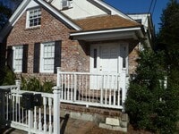 Building Photo - 3 Bedroom 1 Bath Apartment - Downtown Charleston