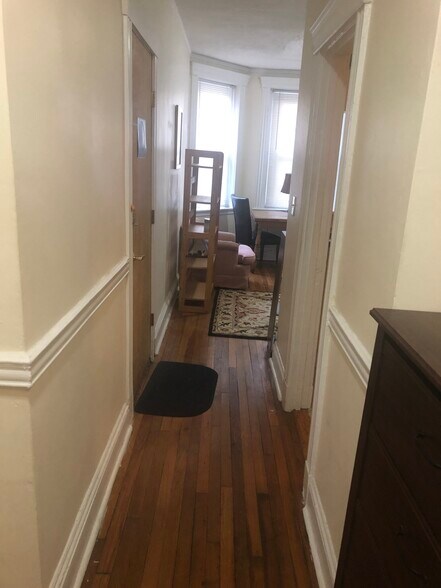 Building Photo - 352 Riverway