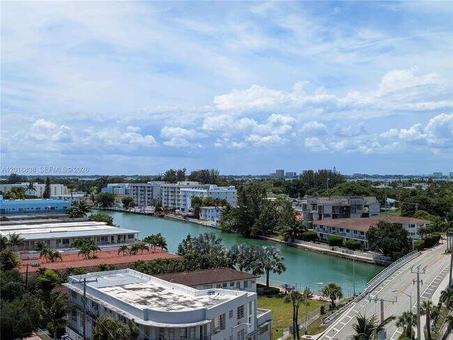 Building Photo - 7133 Bay Dr
