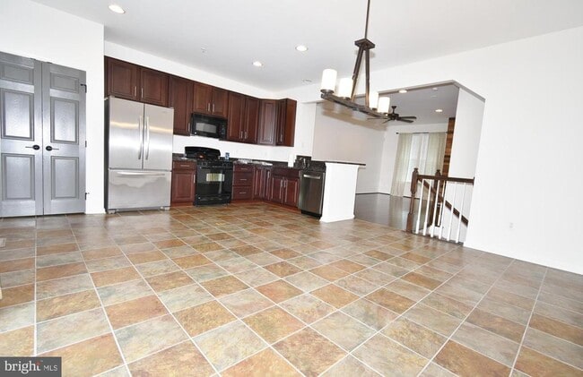 Building Photo - 7575 Willow Bottom Rd