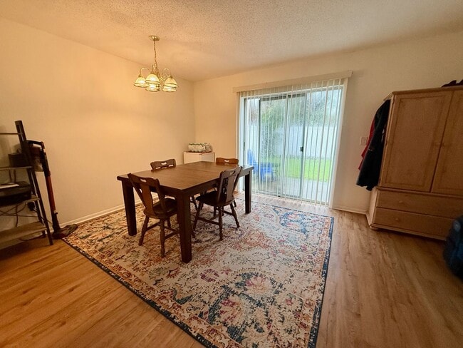Building Photo - Beautiful townhome in Summer Lake Sarasota