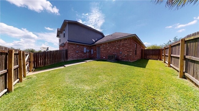 Building Photo - 109 Kleine Ln