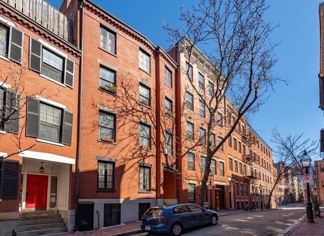 Primary Photo - 101 Myrtle St