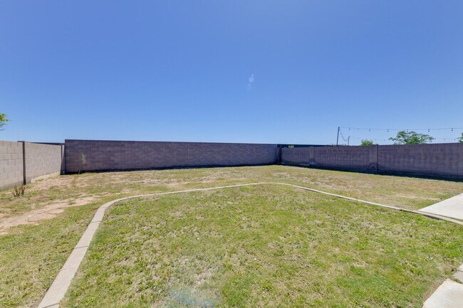 Building Photo - 1836 N Parkside Ln