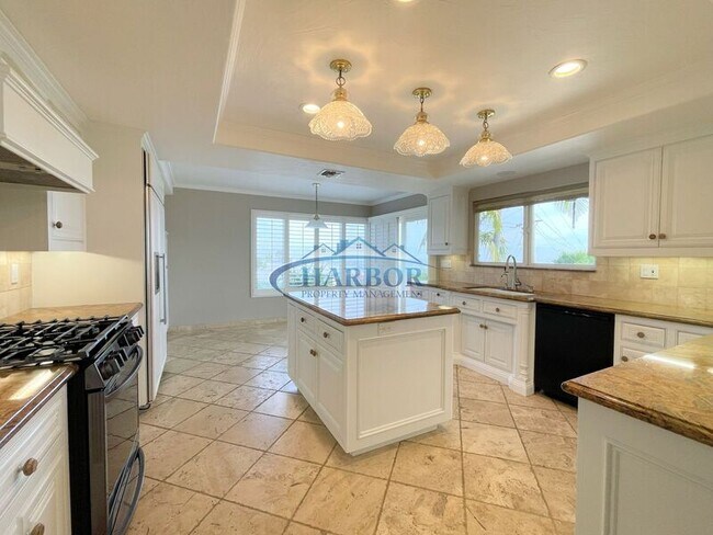 Building Photo - 2300 Sparta Dr