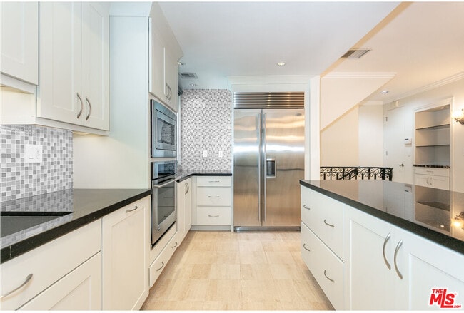 Building Photo - 9323 Burton Wy