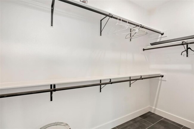 Building Photo - 300 Summit Ridge Dr N