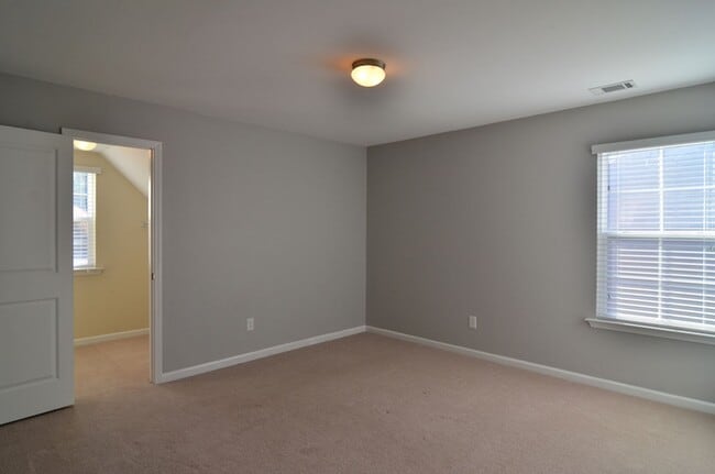 Building Photo - 242 Hawkins Creek Rd