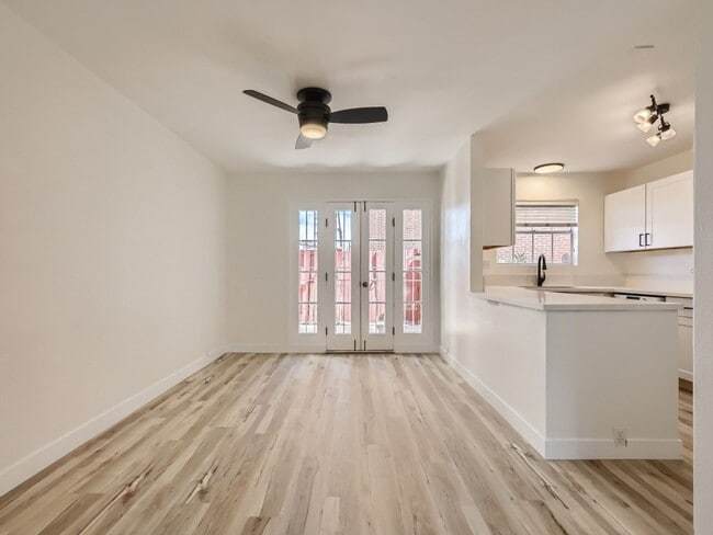 Building Photo - Beautiful Las Vegas Country Club townhome