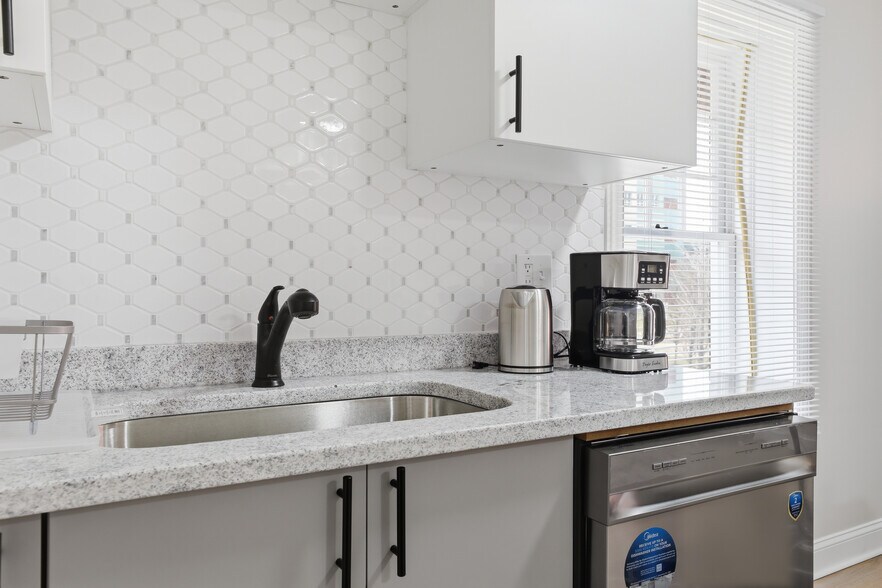 Building Photo - 4635 John R St