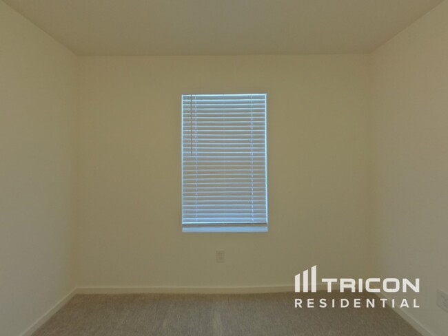 Building Photo - 10744 Cowhide Ln
