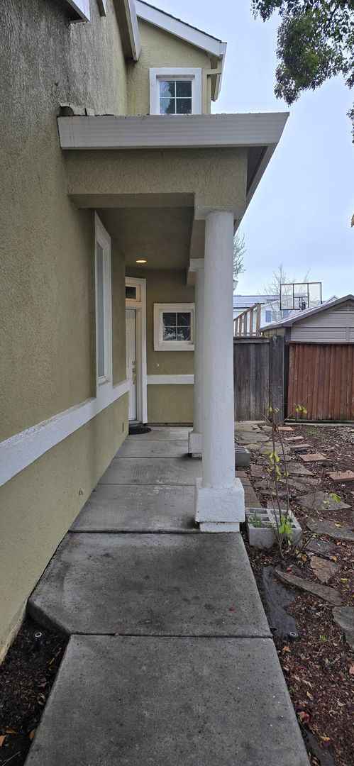 Building Photo - EPIC REA: 3 Bed/2.5 Bath Modern Comfort in a Prime Fairfield Location!