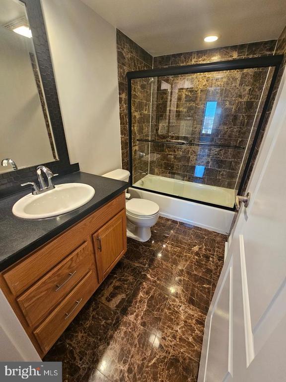 Building Photo - 2001 Hamilton St