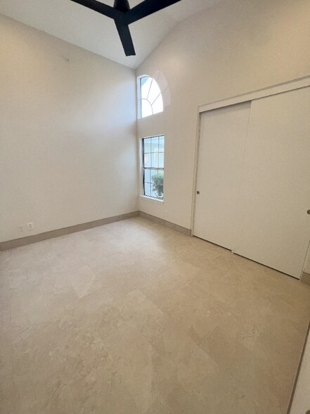 Building Photo - 2016 N Nutmeg St