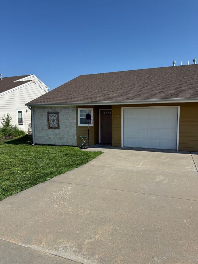 Building Photo - 516 Grainfield St