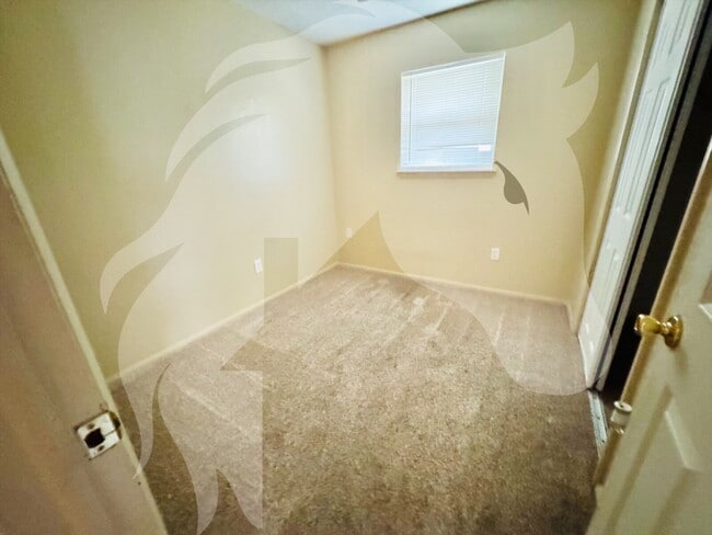 Building Photo - "Charming 4-Bed Oasis on NW Hoover Ave, Lawton"