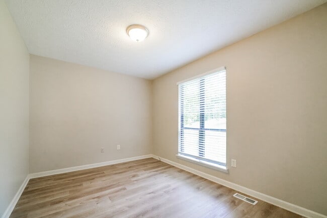 Building Photo - 1640 Clearstone Dr