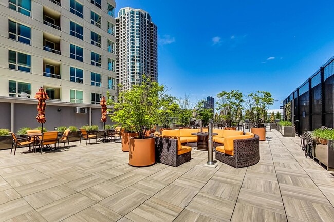 Building Photo - 345 N La Salle Dr