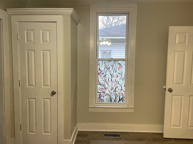 Building Photo - 266 W 8th St