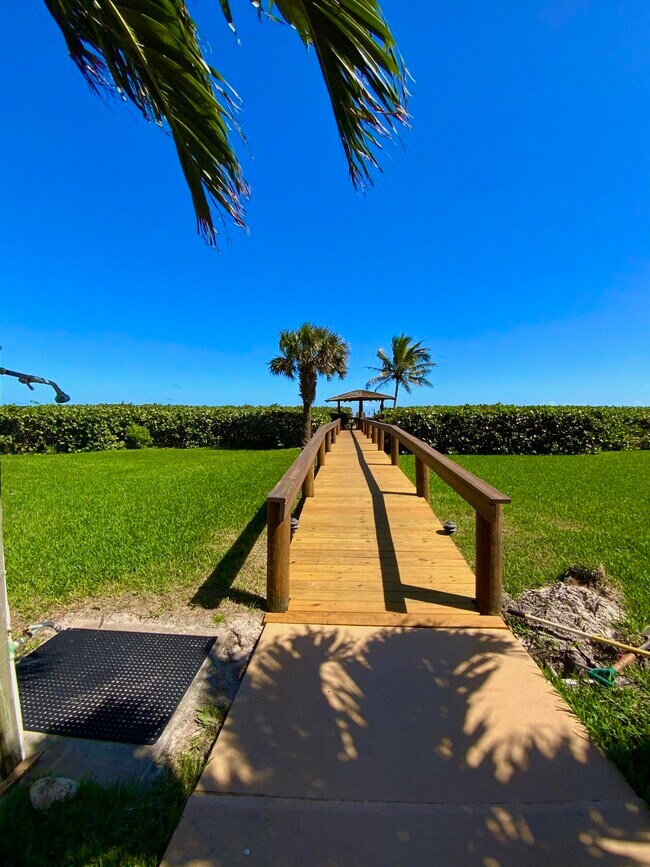 Building Photo - 3200 N Hwy A1A