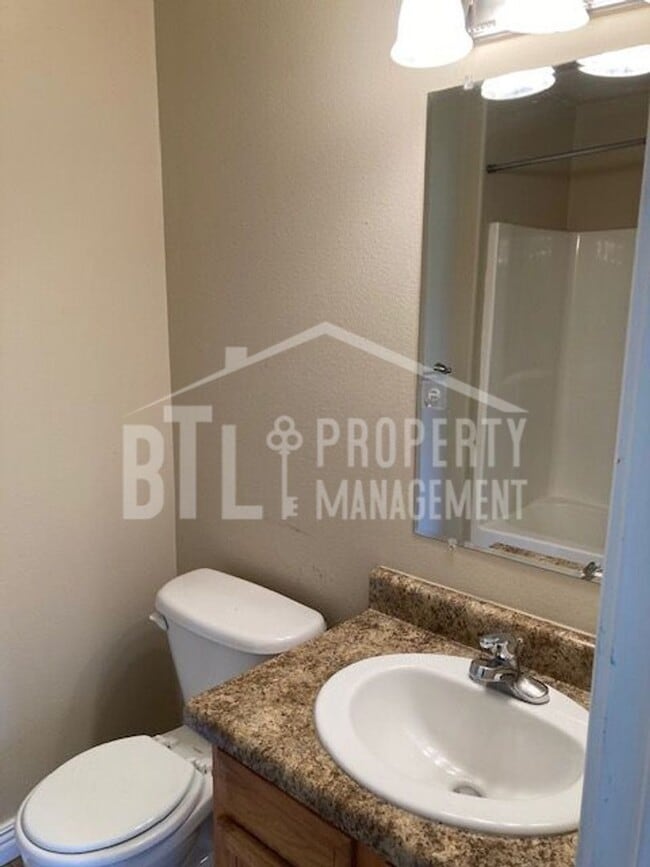Building Photo - Beautiful Duplex in Forsyth, MO