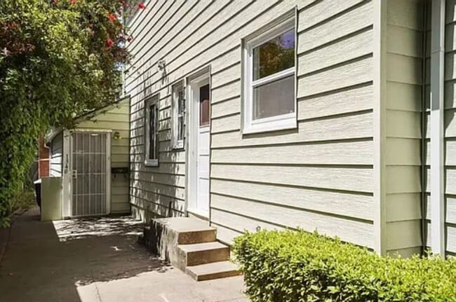Building Photo - 55th40&amp;42