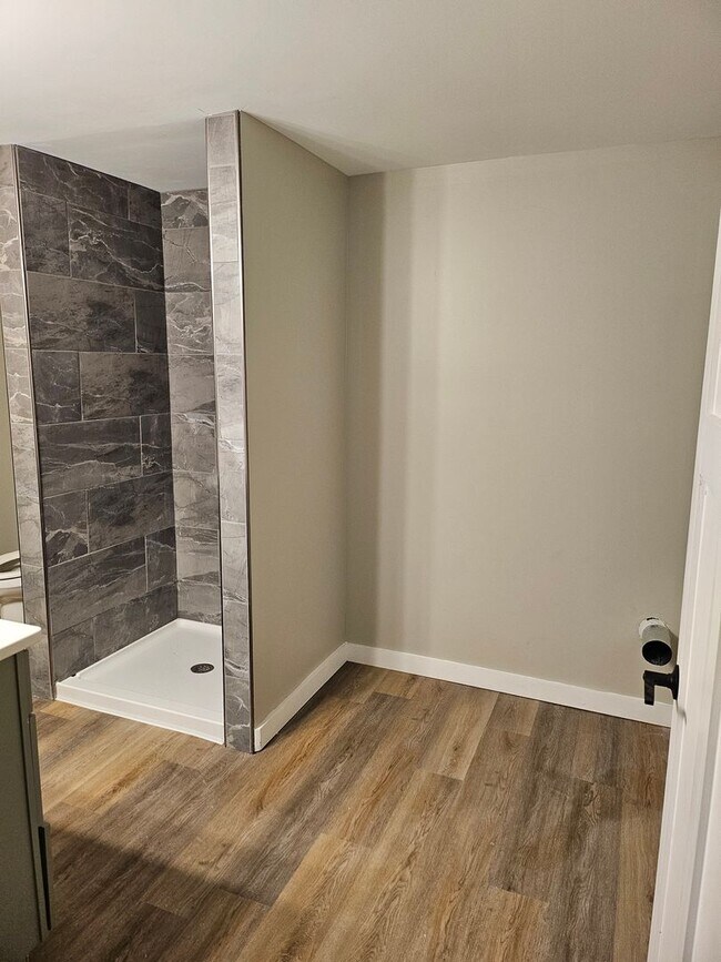 Building Photo - New 2 bed apartment