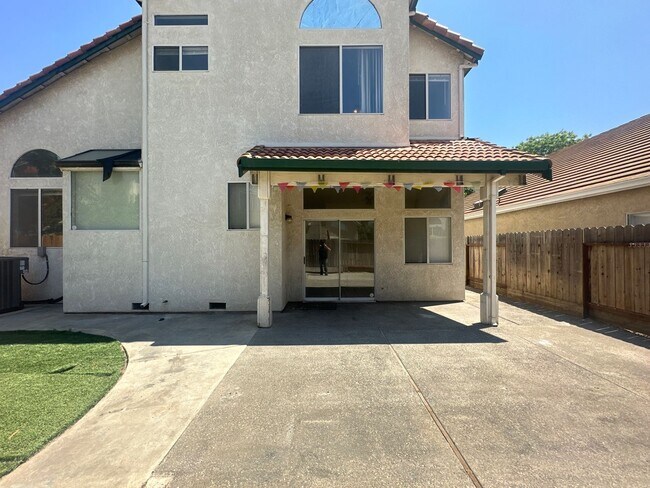 Building Photo - 325 Melbourne Dr