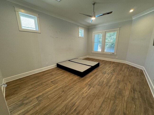 Building Photo - Grand Point East - 4 Bedroom, 3 Bathroom w...