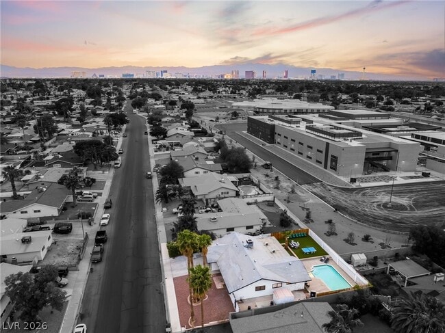 Building Photo - 3992 Chinchilla Ave