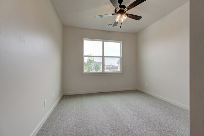 Building Photo - 6101 Kinnick Dr