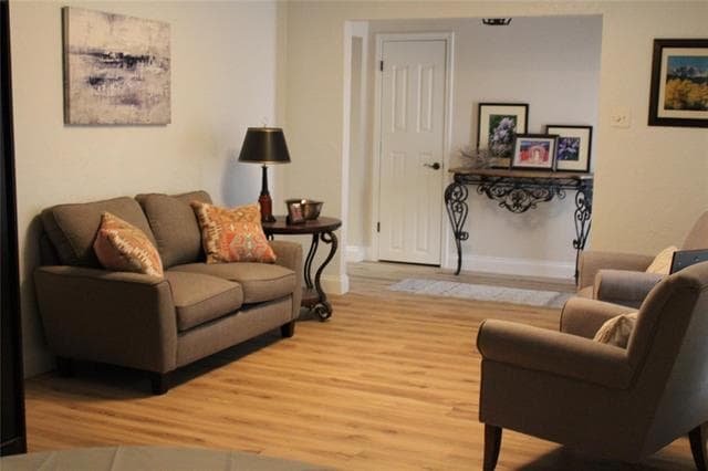 Building Photo - 14312 Tanglewood Dr